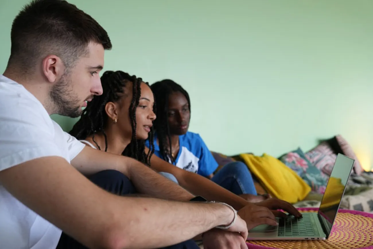 Formation en alternance en 2025 : guide complet pour réussir vos études et votre carrière professionnelle